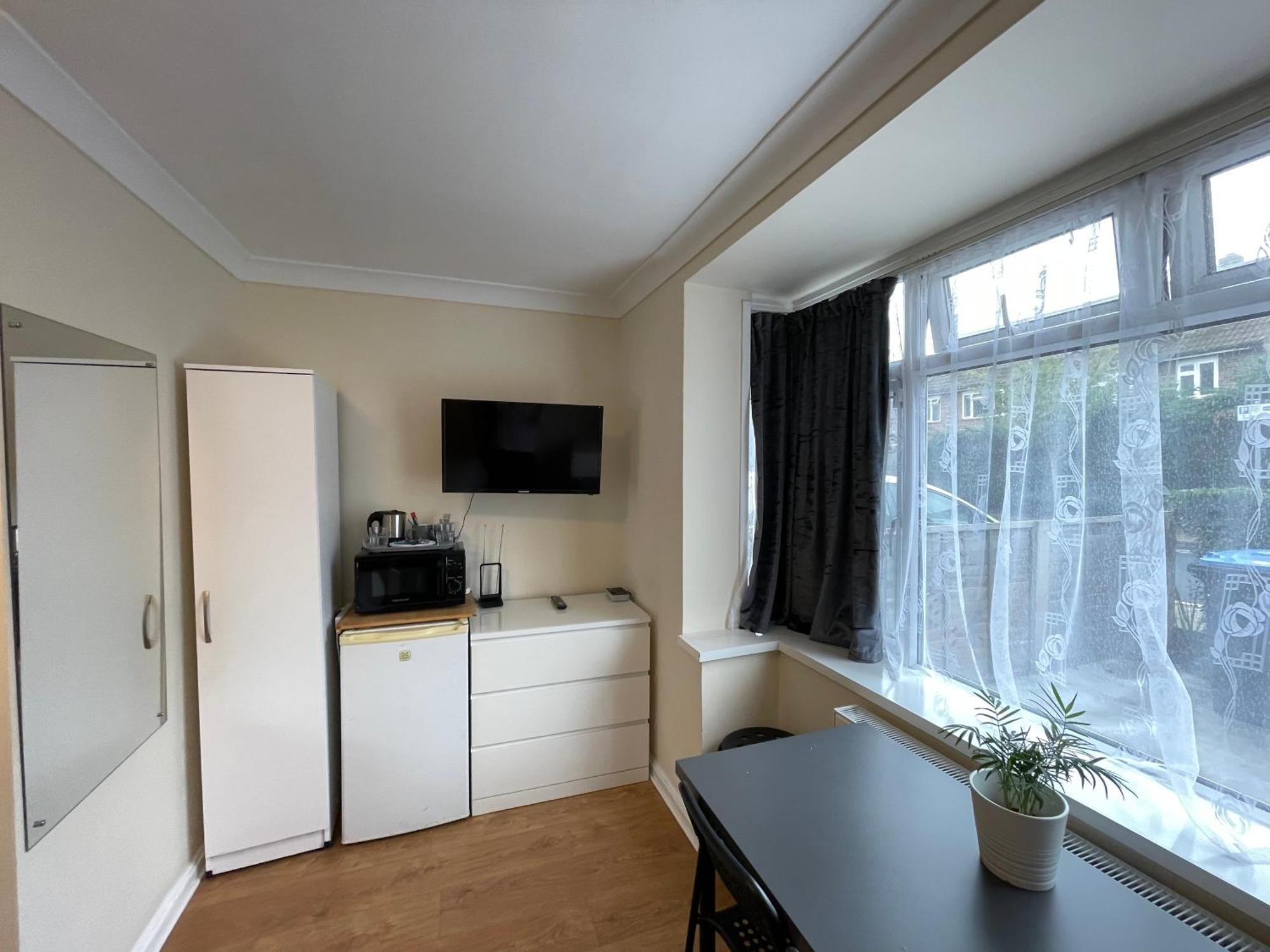 Kensal Lodge 2 Guest House Лондон Экстерьер фото